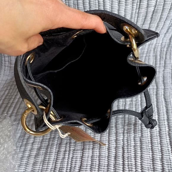 Bucket crossbody bag - Picture 8 of 15